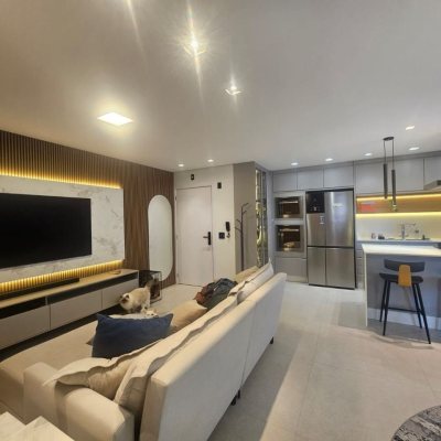 Apartamentos com 94m², 3 quartos (sendo 1 suíte), 2 garagens, no bairro Estreito em Florianópolis