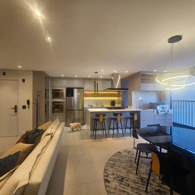 Apartamentos com 94m², 3 quartos (sendo 1 suíte), 2 garagens, no bairro Estreito em Florianópolis