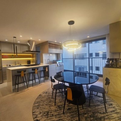 Apartamentos com 94m², 3 quartos (sendo 1 suíte), 2 garagens, no bairro Estreito em Florianópolis