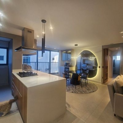 Apartamentos com 94m², 3 quartos (sendo 1 suíte), 2 garagens, no bairro Estreito em Florianópolis