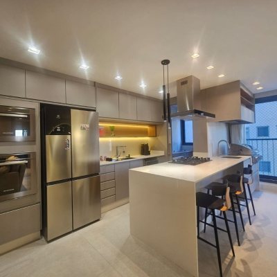Apartamentos com 94m², 3 quartos (sendo 1 suíte), 2 garagens, no bairro Estreito em Florianópolis