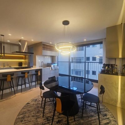 Apartamentos com 94m², 3 quartos (sendo 1 suíte), 2 garagens, no bairro Estreito em Florianópolis