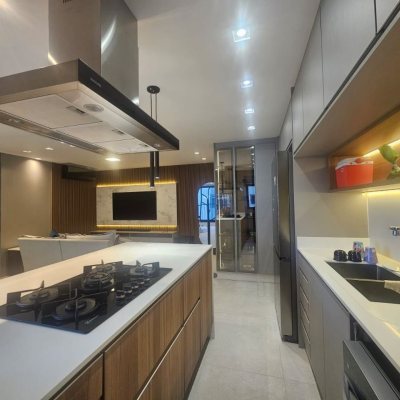 Apartamentos com 94m², 3 quartos (sendo 1 suíte), 2 garagens, no bairro Estreito em Florianópolis