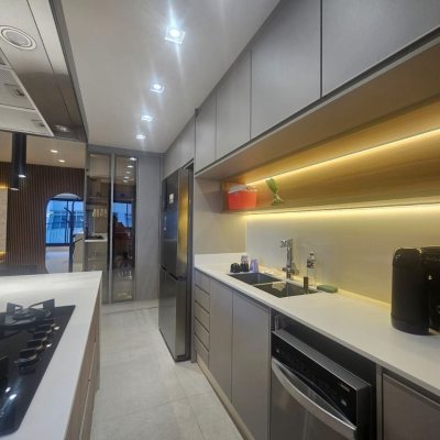 Apartamentos com 94m², 3 quartos (sendo 1 suíte), 2 garagens, no bairro Estreito em Florianópolis