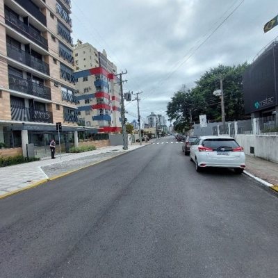 Apartamentos com 94m², 3 quartos (sendo 1 suíte), 2 garagens, no bairro Estreito em Florianópolis