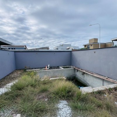 Casa Residencial com 174m², 3 quartos (sendo 3 suítes), 2 garagens, no bairro Campeche em Florianópolis