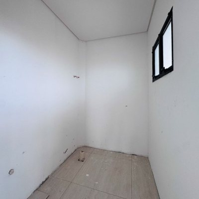 Casa Residencial com 174m², 3 quartos (sendo 3 suítes), 2 garagens, no bairro Campeche em Florianópolis