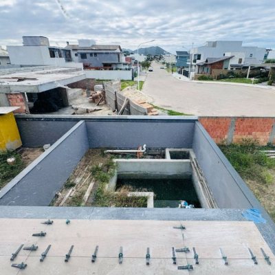 Casa Residencial com 174m², 3 quartos (sendo 3 suítes), 2 garagens, no bairro Campeche em Florianópolis