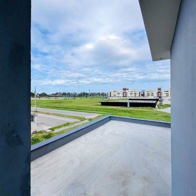 Casa Residencial com 174m², 3 quartos (sendo 3 suítes), 2 garagens, no bairro Campeche em Florianópolis