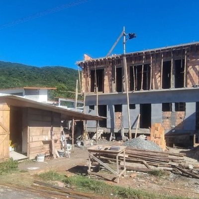Casa Residencial com 119m², 3 quartos (sendo 1 suíte), 2 garagens, no bairro Ribeirão Da Ilha em Florianópolis