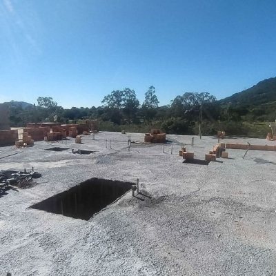 Casa Residencial com 117m², 3 quartos (sendo 1 suíte), 2 garagens, no bairro Ribeirão Da Ilha em Florianópolis