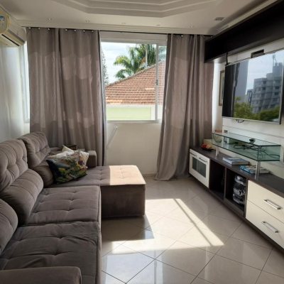 Apartamentos com 218m², 4 quartos (sendo 2 suítes), 2 garagens, no bairro Centro em Florianópolis