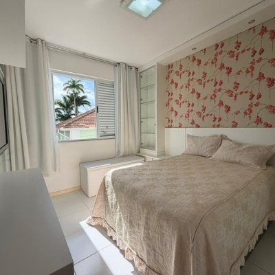 Apartamentos com 218m², 4 quartos (sendo 2 suítes), 2 garagens, no bairro Centro em Florianópolis
