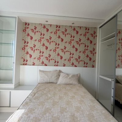 Apartamentos com 218m², 4 quartos (sendo 2 suítes), 2 garagens, no bairro Centro em Florianópolis