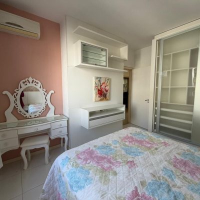 Apartamentos com 218m², 4 quartos (sendo 2 suítes), 2 garagens, no bairro Centro em Florianópolis