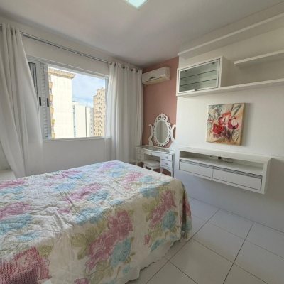 Apartamentos com 218m², 4 quartos (sendo 2 suítes), 2 garagens, no bairro Centro em Florianópolis