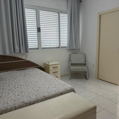 Apartamentos com 218m², 4 quartos (sendo 2 suítes), 2 garagens, no bairro Centro em Florianópolis