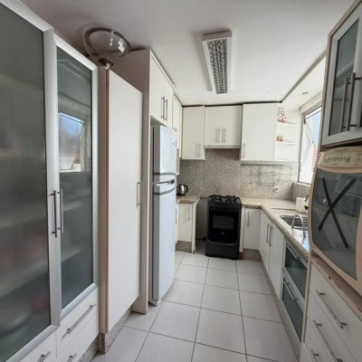 Apartamentos com 218m², 4 quartos (sendo 2 suítes), 2 garagens, no bairro Centro em Florianópolis