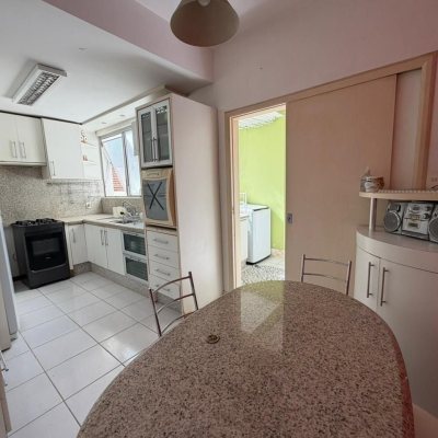 Apartamentos com 218m², 4 quartos (sendo 2 suítes), 2 garagens, no bairro Centro em Florianópolis