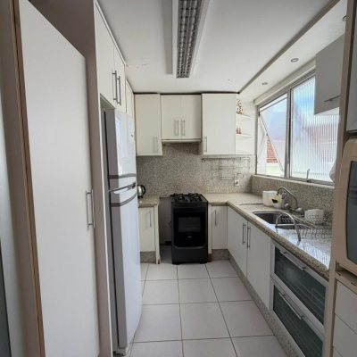 Apartamentos com 218m², 4 quartos (sendo 2 suítes), 2 garagens, no bairro Centro em Florianópolis