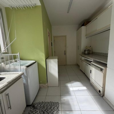 Apartamentos com 218m², 4 quartos (sendo 2 suítes), 2 garagens, no bairro Centro em Florianópolis