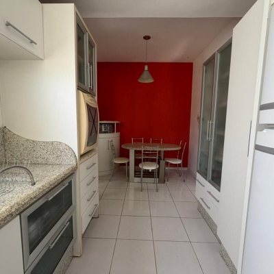 Apartamentos com 218m², 4 quartos (sendo 2 suítes), 2 garagens, no bairro Centro em Florianópolis