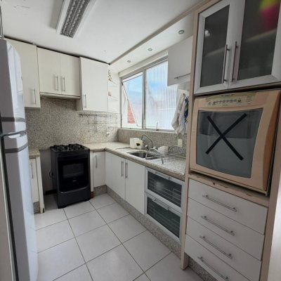Apartamentos com 218m², 4 quartos (sendo 2 suítes), 2 garagens, no bairro Centro em Florianópolis