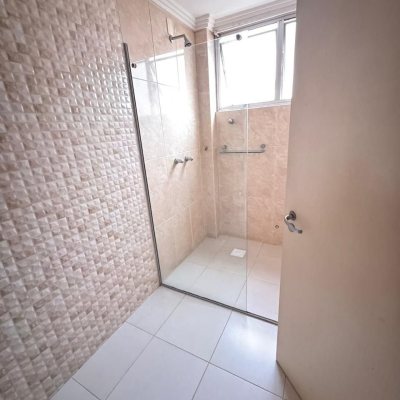Apartamentos com 218m², 4 quartos (sendo 2 suítes), 2 garagens, no bairro Centro em Florianópolis