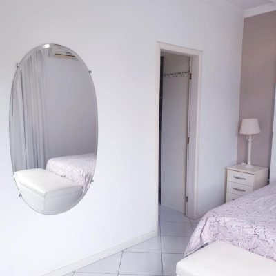 Apartamentos com 218m², 4 quartos (sendo 2 suítes), 2 garagens, no bairro Centro em Florianópolis