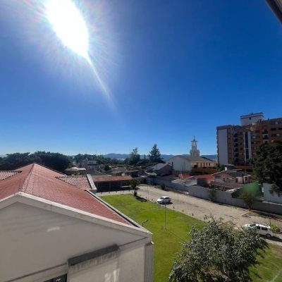 Apartamentos com 81m², 3 quartos (sendo 2 suítes), 1 garagem, no bairro Balneário em Florianópolis