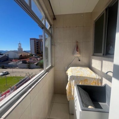 Apartamentos com 81m², 3 quartos (sendo 2 suítes), 1 garagem, no bairro Balneário em Florianópolis