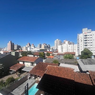 Apartamentos com 81m², 3 quartos (sendo 2 suítes), 1 garagem, no bairro Balneário em Florianópolis