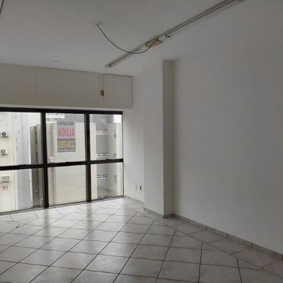 Sala com 30m², 1 garagem, no bairro Centro em Florianópolis
