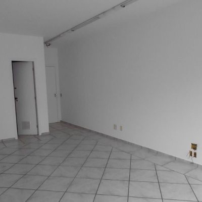 Sala com 30m², 1 garagem, no bairro Centro em Florianópolis