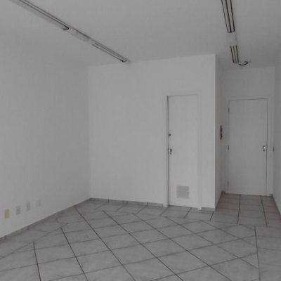 Sala com 30m², 1 garagem, no bairro Centro em Florianópolis