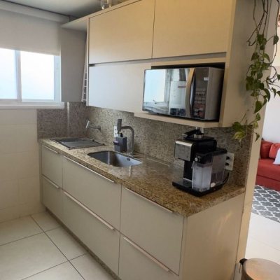 Apartamentos com 68m², 2 quartos (sendo 1 suíte), 2 garagens, no bairro Centro em Florianópolis