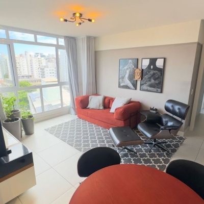Apartamentos com 68m², 2 quartos (sendo 1 suíte), 2 garagens, no bairro Centro em Florianópolis