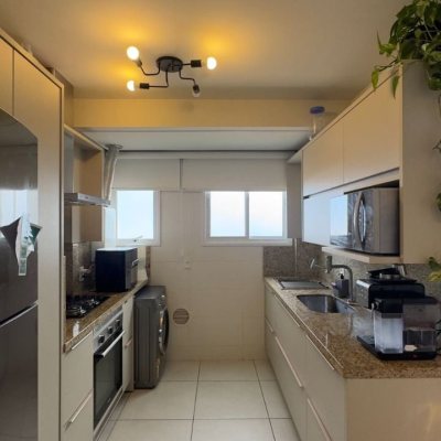 Apartamentos com 68m², 2 quartos (sendo 1 suíte), 2 garagens, no bairro Centro em Florianópolis