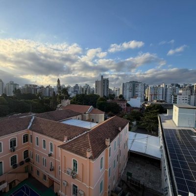 Apartamentos com 68m², 2 quartos (sendo 1 suíte), 2 garagens, no bairro Centro em Florianópolis