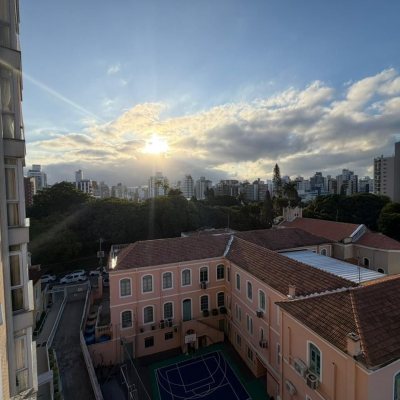 Apartamentos com 68m², 2 quartos (sendo 1 suíte), 2 garagens, no bairro Centro em Florianópolis