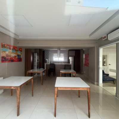 Apartamentos com 68m², 2 quartos (sendo 1 suíte), 2 garagens, no bairro Centro em Florianópolis