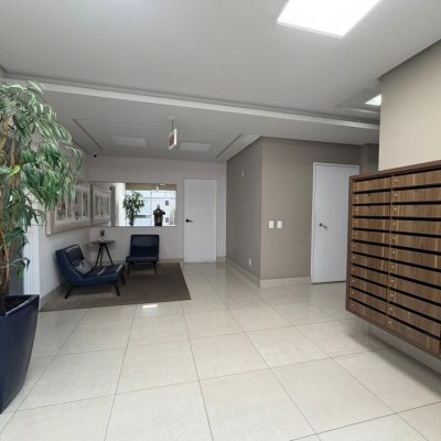 Apartamentos com 68m², 2 quartos (sendo 1 suíte), 2 garagens, no bairro Centro em Florianópolis