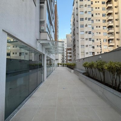 Apartamentos com 68m², 2 quartos (sendo 1 suíte), 2 garagens, no bairro Centro em Florianópolis