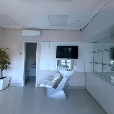 Apartamentos com 68m², 2 quartos (sendo 1 suíte), 2 garagens, no bairro Centro em Florianópolis