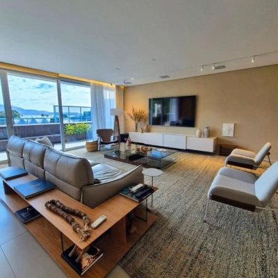 Cobertura com 297m², 3 quartos (sendo 3 suítes), 2 garagens, no bairro Jurerê Internacional em Florianópolis