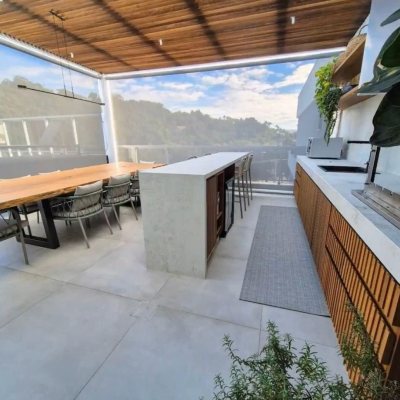 Cobertura com 297m², 3 quartos (sendo 3 suítes), 2 garagens, no bairro Jurerê Internacional em Florianópolis