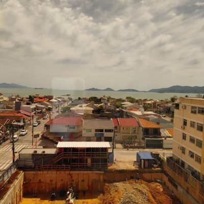 Cobertura com 180m², 3 quartos (sendo 3 suítes), 3 garagens, no bairro Balneário em Florianópolis