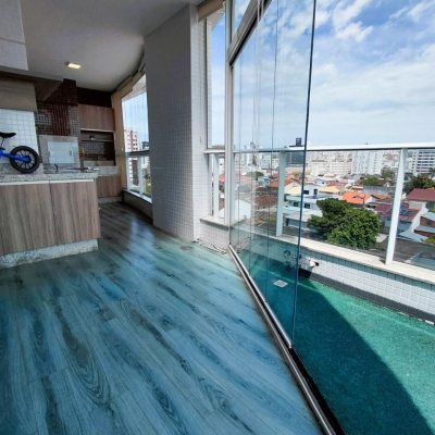 Cobertura com 180m², 3 quartos (sendo 3 suítes), 3 garagens, no bairro Balneário em Florianópolis