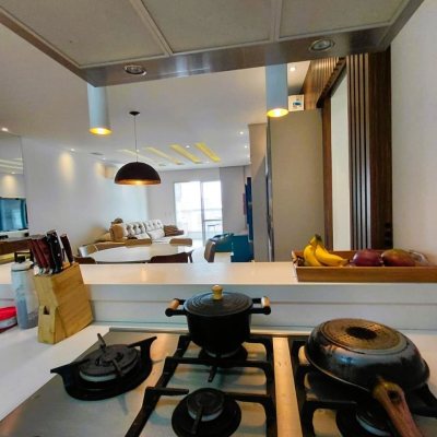 Cobertura com 180m², 3 quartos (sendo 3 suítes), 3 garagens, no bairro Balneário em Florianópolis