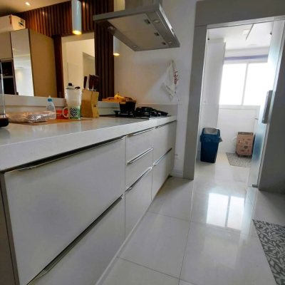 Cobertura com 180m², 3 quartos (sendo 3 suítes), 3 garagens, no bairro Balneário em Florianópolis